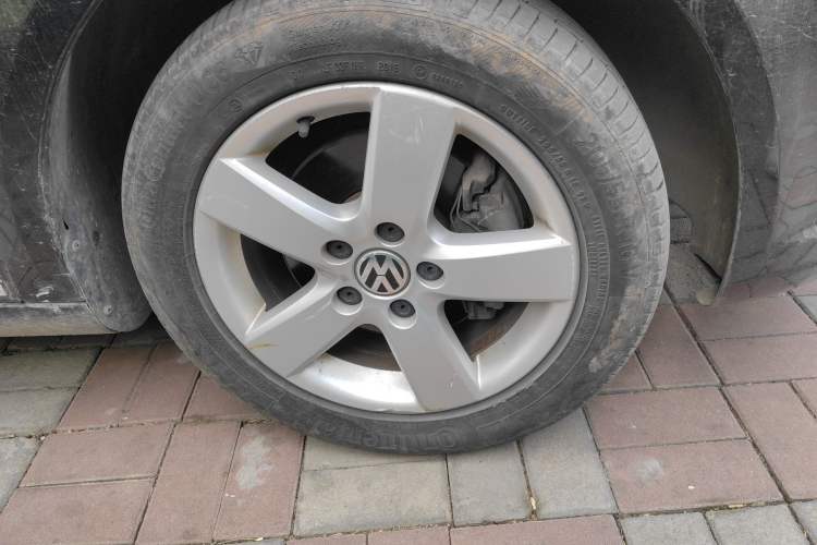 Used Volkswagen Touran 2011 1.4T DSG Zhiya Edition 5 Seats Right Front Wheel Hub