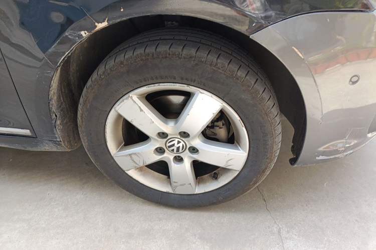 Used Volkswagen Touran 2011 1.4T DSG Zhiya Edition 5 Seats Right Front Wheel Hub