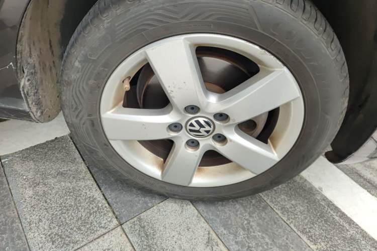 Used Volkswagen Touran 2011 1.4T DSG Zhiya Edition 5 Seats Right Front Wheel Hub