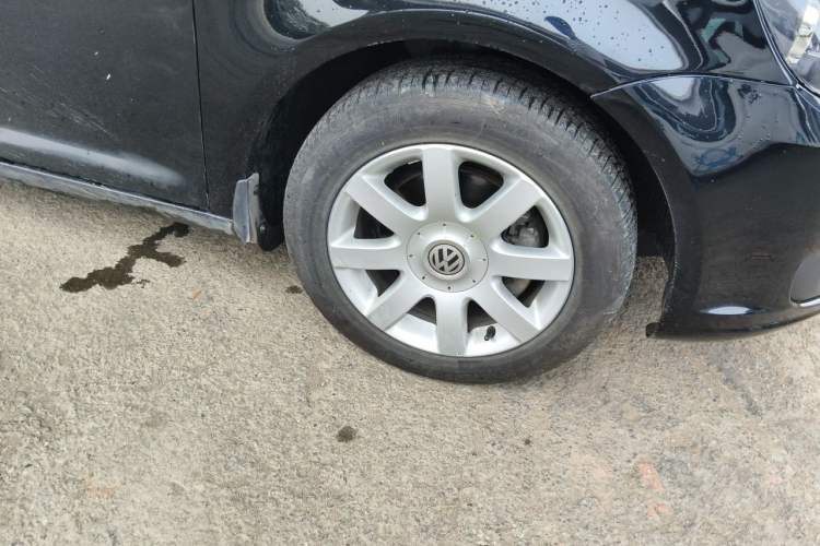 Used Volkswagen Touran 2011 1.4T Manual ZhiShang Edition 5-seater Right Front Wheel Hub