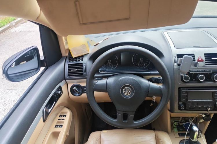 Used Volkswagen Touran 2011 1.4T DSG Zhiya Edition 5 Seats Steering Wheel
