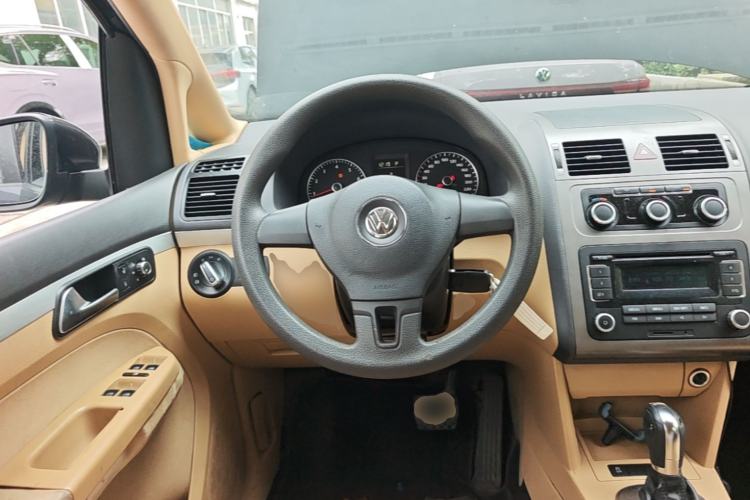 Used Volkswagen Touran 2011 1.4T DSG Zhiya Edition 5 Seats Steering Wheel