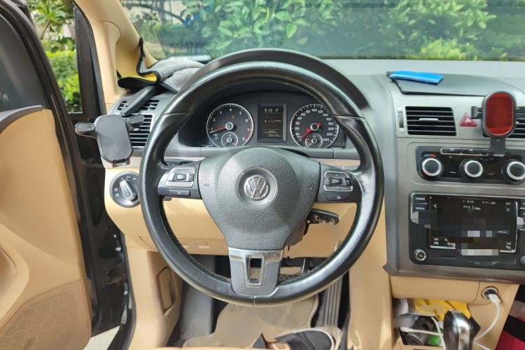 Used Volkswagen Touran 2011 1.4T DSG Zhiya Edition 5 Seats Steering Wheel
