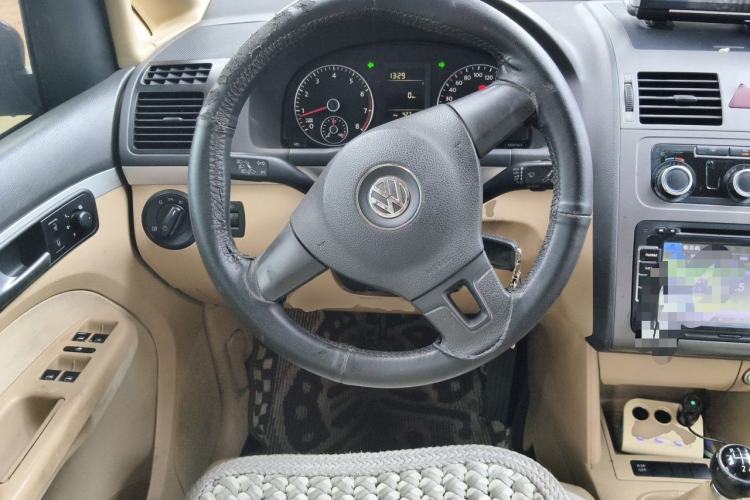 Used Volkswagen Touran 2011 1.4T Manual ZhiShang Edition 5-seater Steering Wheel
