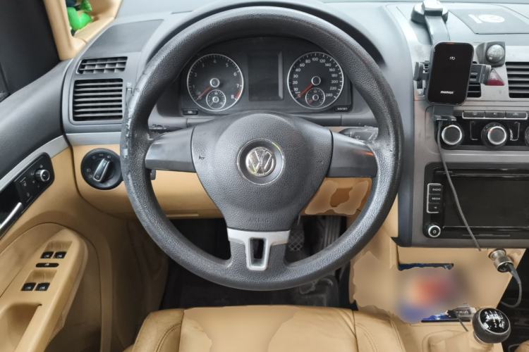 Used Volkswagen Touran 2011 1.4T Manual Zhiya Edition 5 Seats Steering Wheel