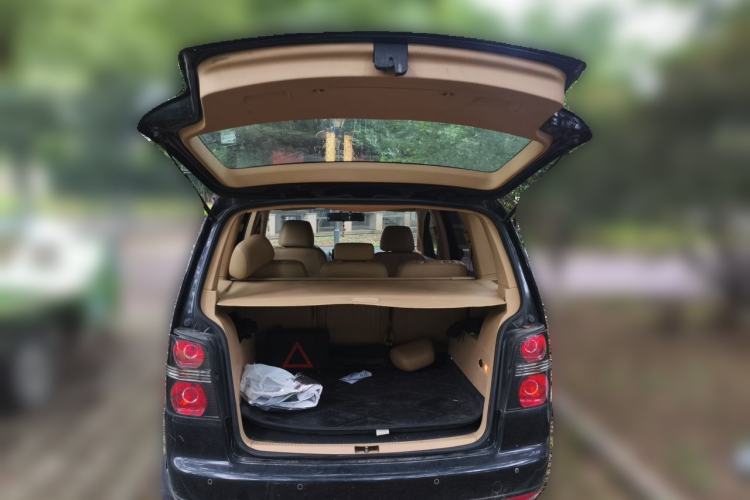 Used Volkswagen Touran 2011 1.4T Manual Zhiya Edition 5 Seats Trunk