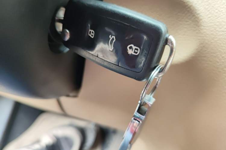 Used Volkswagen Touran 2011 1.4T DSG Zhiya Edition 5 Seats Vehicle Key