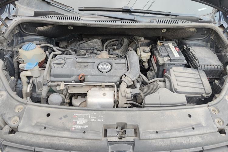 Used Volkswagen Touran 2011 1.4T Manual ZhiZhen Edition 5 Seats Engine Bay
