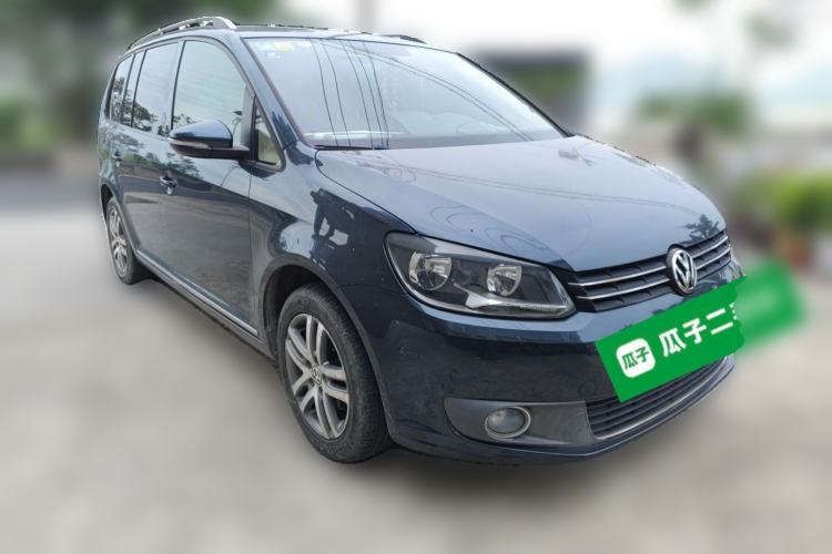 Used Volkswagen Touran 2011 1.4T Manual ZhiZhen Edition 5 Seats Front Right 45 Deg