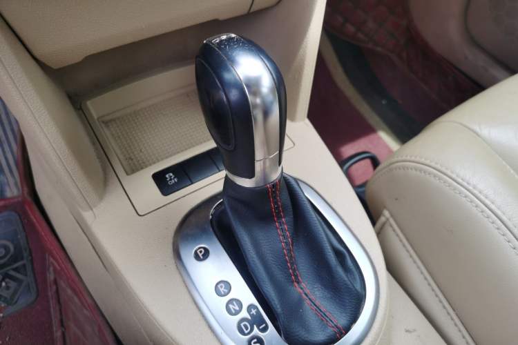 Used Volkswagen Touran 2011 1.4T DSG Zhiya Edition 5 Seats Gear Lever