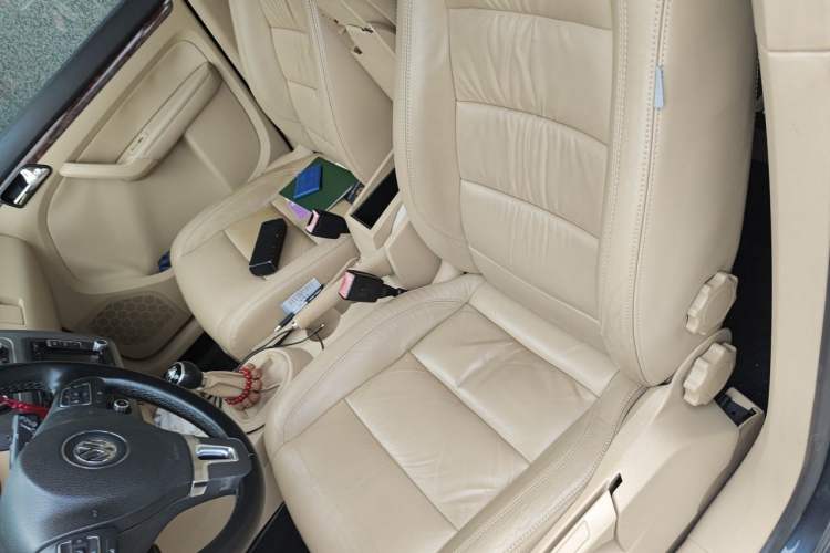 Used Volkswagen Touran 2011 1.4T Manual ZhiZhen Edition 5 Seats Left Front Seat