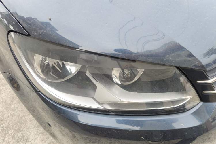 Used Volkswagen Touran 2011 1.4T Manual ZhiZhen Edition 5 Seats Right Front Headlight