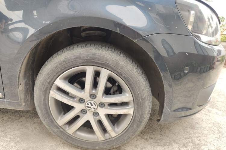 Used Volkswagen Touran 2011 1.4T Manual ZhiZhen Edition 5 Seats Right Front Wheel Hub