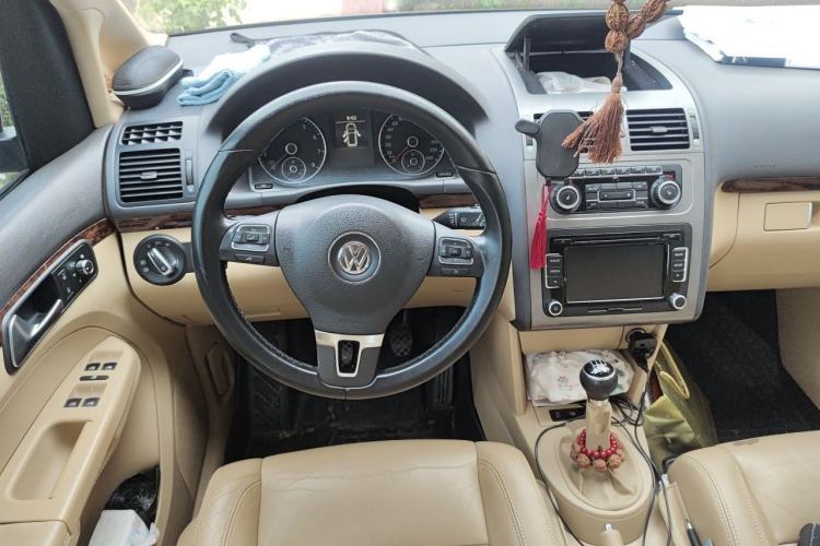 Used Volkswagen Touran 2011 1.4T Manual ZhiZhen Edition 5 Seats Steering Wheel