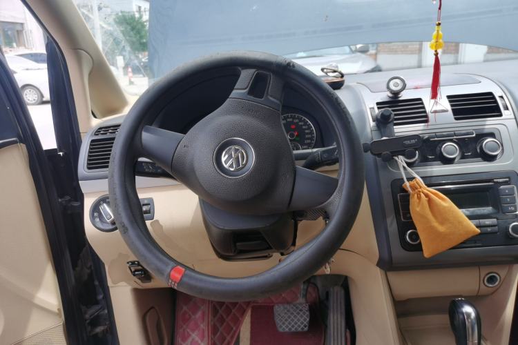 Used Volkswagen Touran 2011 1.4T DSG Zhiya Edition 5 Seats Steering Wheel