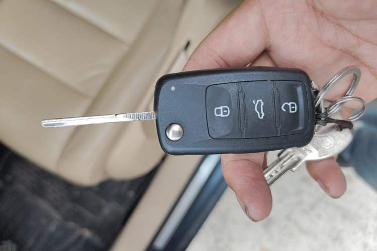 Used Volkswagen Touran 2011 1.4T Manual ZhiZhen Edition 5 Seats Vehicle Key