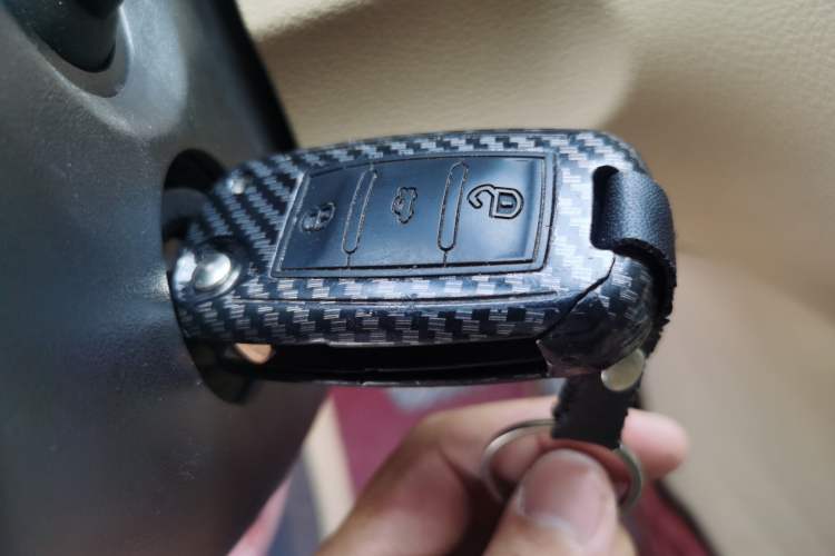 Used Volkswagen Touran 2011 1.4T DSG Zhiya Edition 5 Seats Vehicle Key