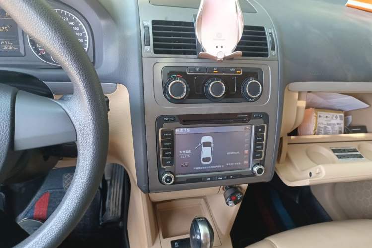 Used Volkswagen Touran 2011 1.4T DSG Zhiya Edition 5 Seats Audio And AC Panel