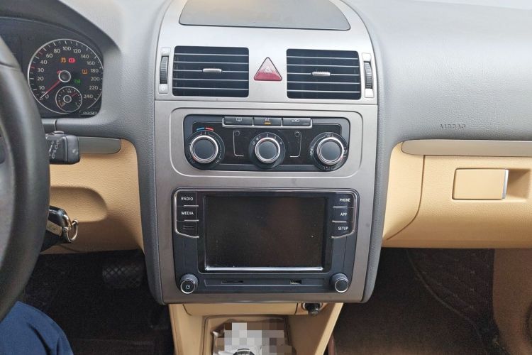 Used Volkswagen Touran 2011 1.4T DSG Zhiya Edition 5 Seats Audio And AC Panel