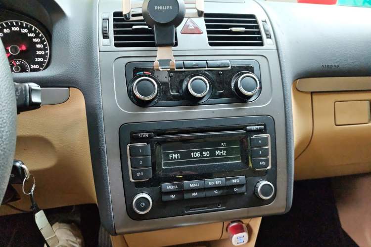 Used Volkswagen Touran 2011 1.4T DSG Zhiya Edition 5 Seats Audio And AC Panel