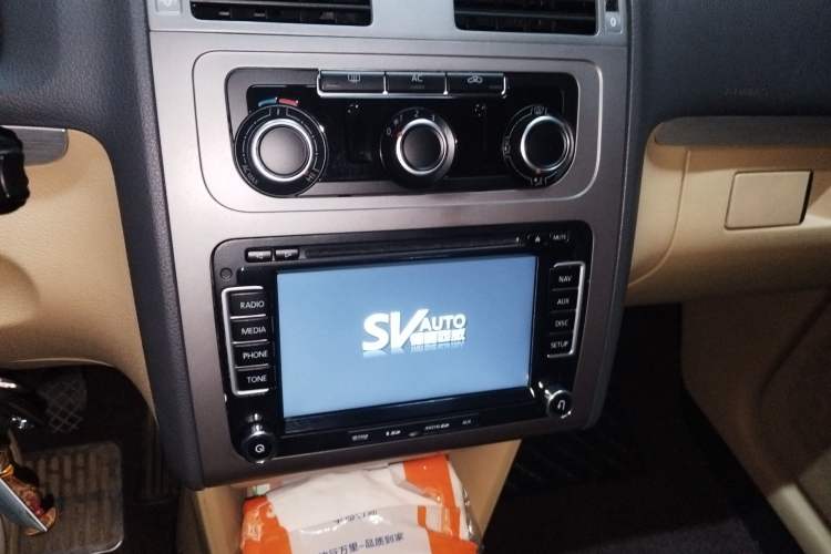 Used Volkswagen Touran 2011 1.4T Manual Zhiya Edition 5 Seats Audio And AC Panel