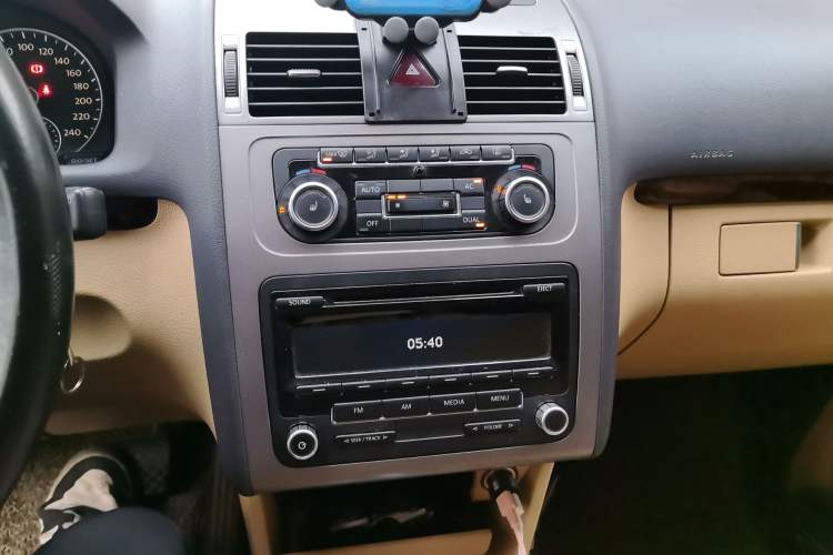 Used Volkswagen Touran 2011 1.4T DSG Zhiya Edition 5 Seats Audio And AC Panel