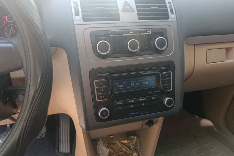 Used Volkswagen Touran 2011 1.4T Manual ZhiShang Edition 5-seater Audio And AC Panel