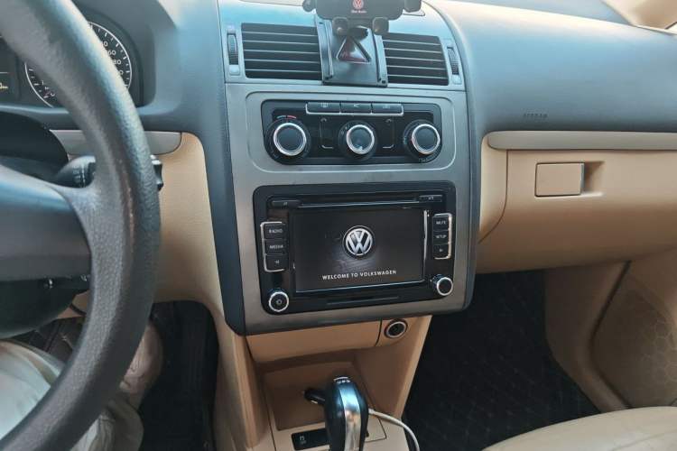 Used Volkswagen Touran 2011 1.4T DSG Zhiya Edition 5 Seats Audio And AC Panel