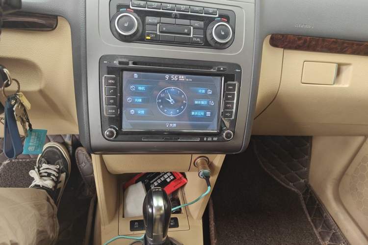 Used Volkswagen Touran 2011 1.4T DSG ZhiZhen Edition 5 Seats Audio And AC Panel