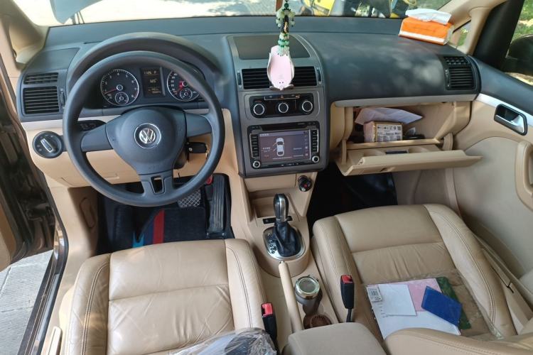 Used Volkswagen Touran 2011 1.4T DSG Zhiya Edition 5 Seats Center Console