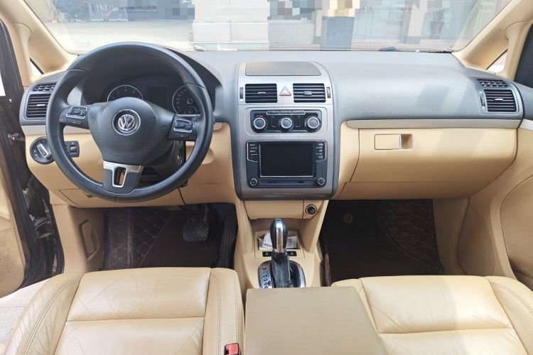 Used Volkswagen Touran 2011 1.4T DSG Zhiya Edition 5 Seats Center Console