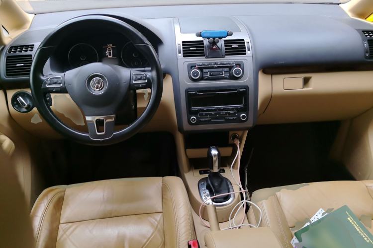 Used Volkswagen Touran 2011 1.4T DSG Zhiya Edition 5 Seats Center Console