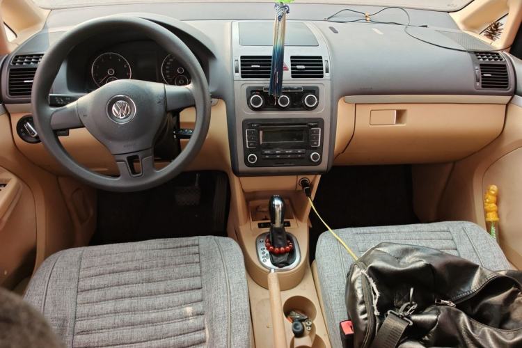 Used Volkswagen Touran 2011 1.4T DSG Zhiya Edition 5 Seats Center Console