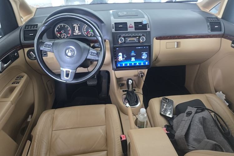 Used Volkswagen Touran 2011 1.4T DSG ZhiZhen Edition 5 Seats Center Console