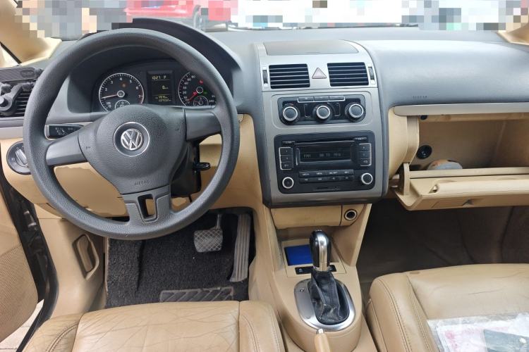 Used Volkswagen Touran 2011 1.4T DSG Zhiya Edition 5 Seats Center Console