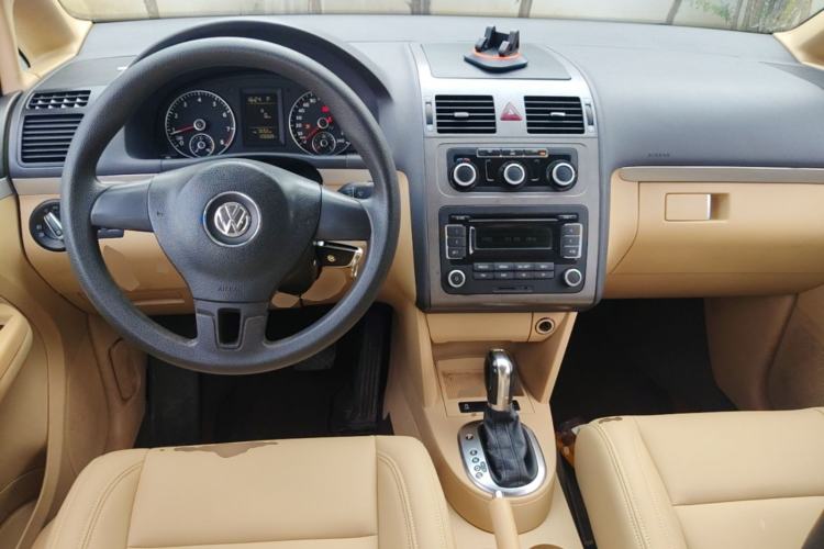Used Volkswagen Touran 2011 1.4T DSG Zhiya Edition 5 Seats Center Console