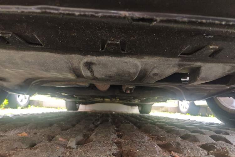 Used Volkswagen Touran 2011 1.4T Manual ZhiShang Edition 5-seater Chassis Front
