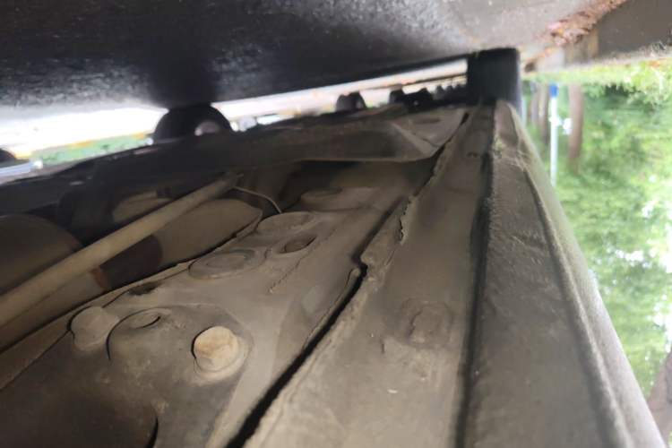 Used Volkswagen Touran 2011 1.4T Manual ZhiShang Edition 5-seater Chassis Front Left