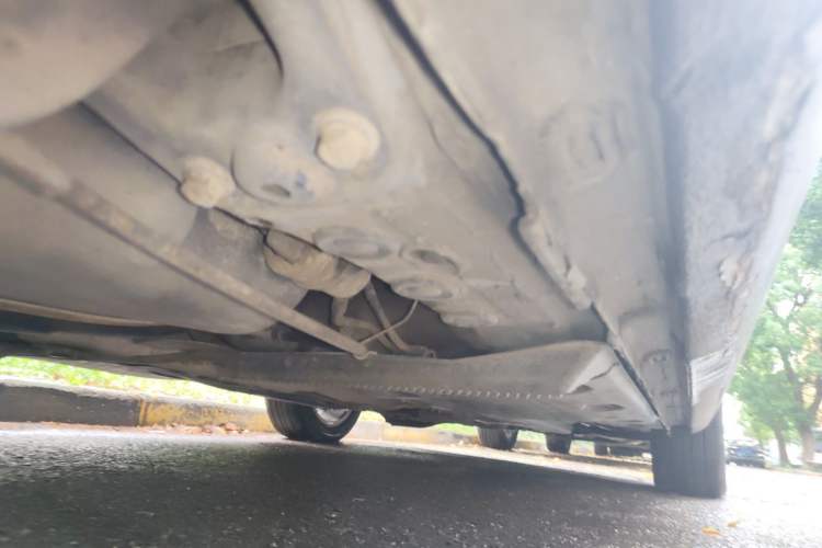 Used Volkswagen Touran 2011 1.4T Manual ZhiShang Edition 5-seater Chassis Front Right