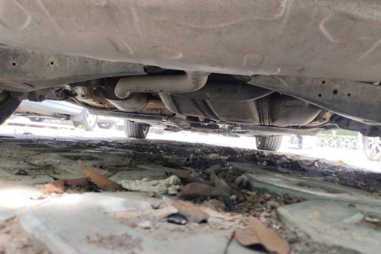 Used Volkswagen Touran 2011 1.4T Manual ZhiShang Edition 5-seater Chassis Rear