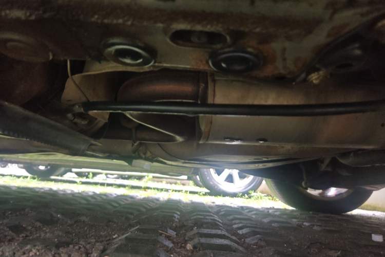 Used Volkswagen Touran 2011 1.4T Manual ZhiShang Edition 5-seater Chassis Rear Left
