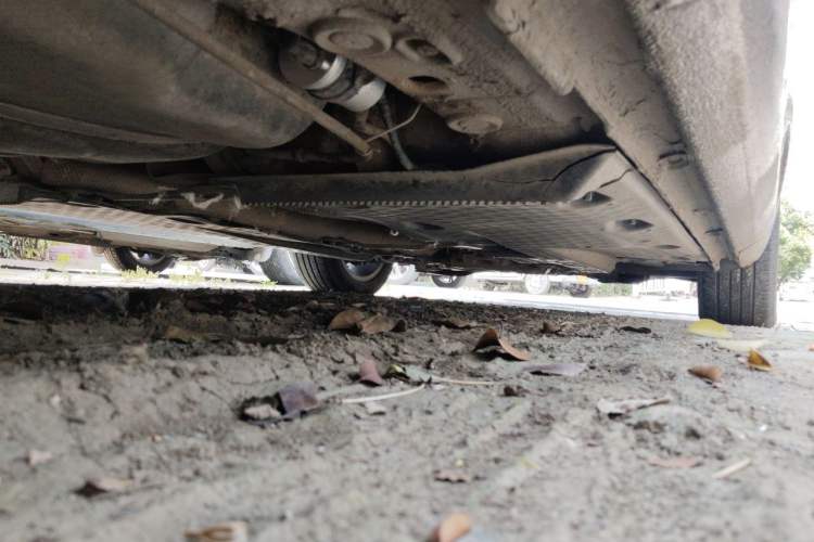 Used Volkswagen Touran 2011 1.4T Manual ZhiShang Edition 5-seater Chassis Rear Right