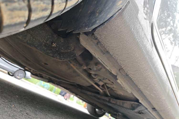 Used Volkswagen Touran 2011 1.4T Manual ZhiShang Edition 5-seater Chassis Rear Right
