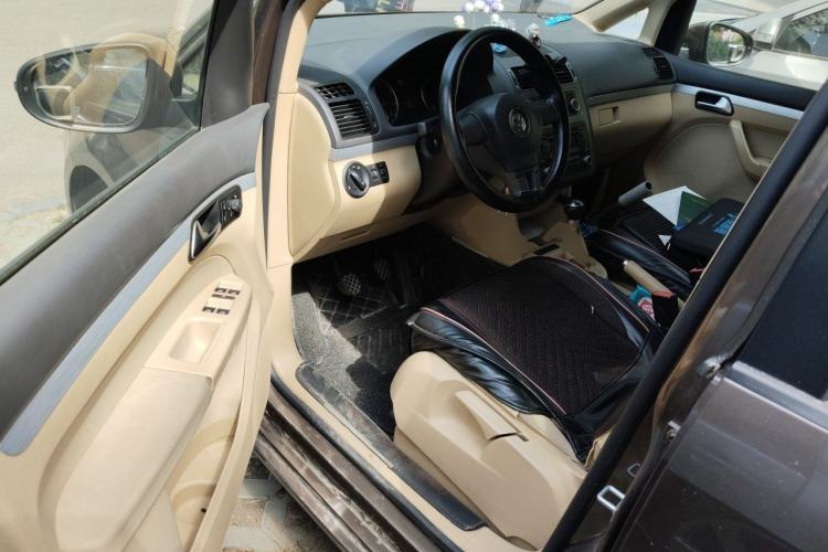 Used Volkswagen Touran 2011 1.4T Manual ZhiShang Edition 5-seater Driver Seat