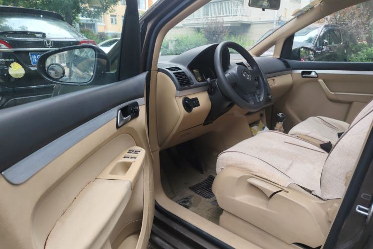 Used Volkswagen Touran 2011 1.4T Manual ZhiShang Edition 5-seater Driver Seat