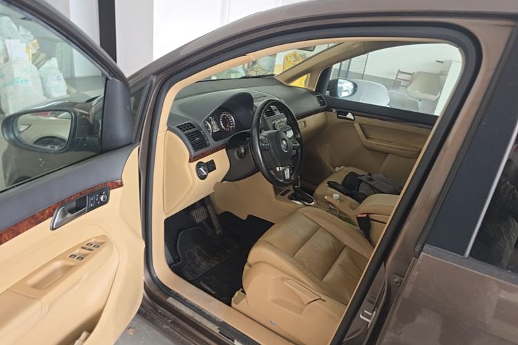 Used Volkswagen Touran 2011 1.4T DSG ZhiZhen Edition 5 Seats Driver Seat
