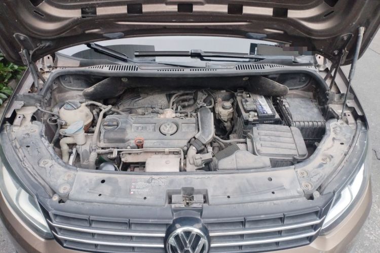 Used Volkswagen Touran 2011 1.4T DSG Zhiya Edition 5 Seats Engine Bay