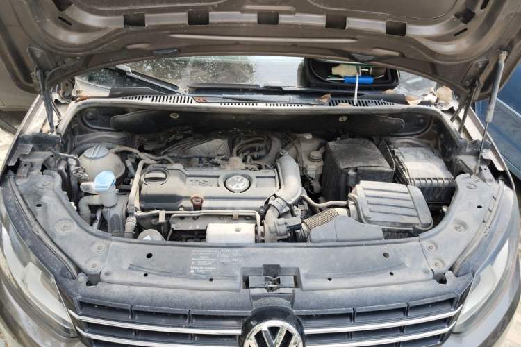 Used Volkswagen Touran 2011 1.4T Manual ZhiShang Edition 5-seater Engine Bay