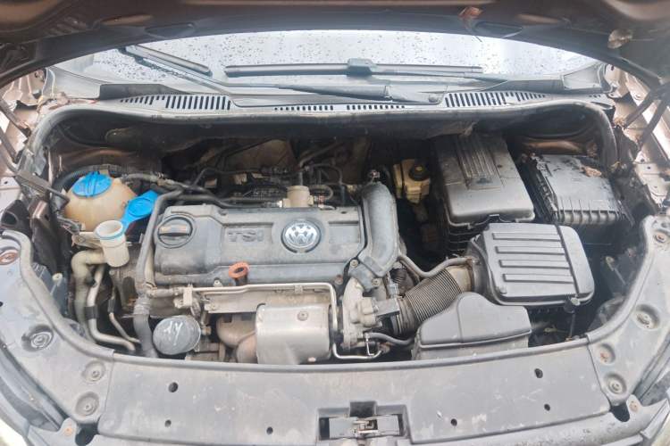 Used Volkswagen Touran 2011 1.4T Manual ZhiShang Edition 5-seater Engine Bay