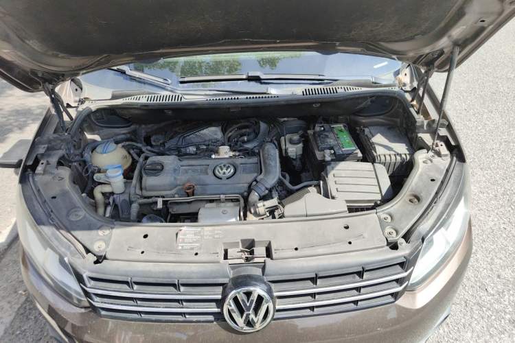 Used Volkswagen Touran 2011 1.4T Manual Zhiya Edition 5 Seats Engine Bay